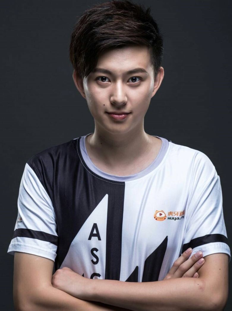 kpl■kpl初代五大法王,有的退役有的转解说,他成替补仍在坚持