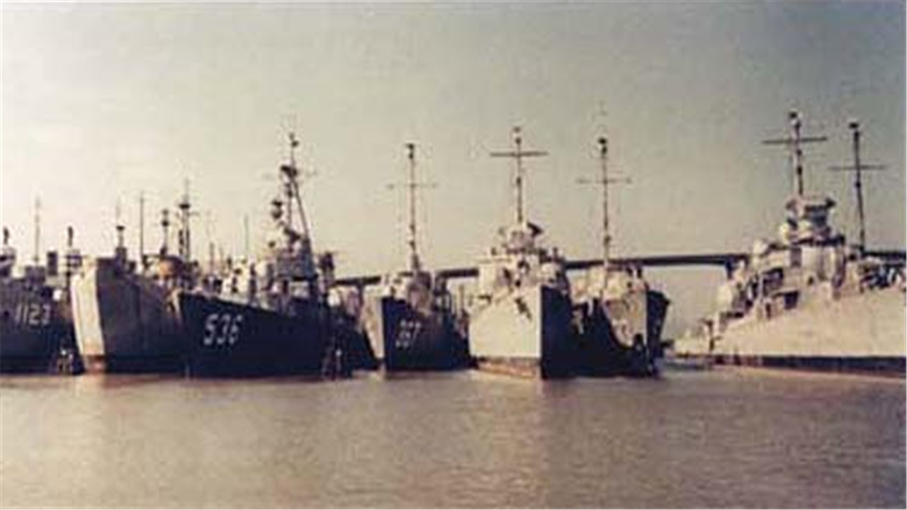 『舰艇』一共储存20艘四万吨航母，五天内可全部激活，却最怕一件中国武器