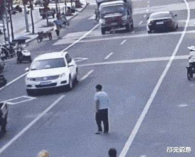 []“房子装修好了，总感觉得哪里不对劲...这阳台是....？”哈哈哈