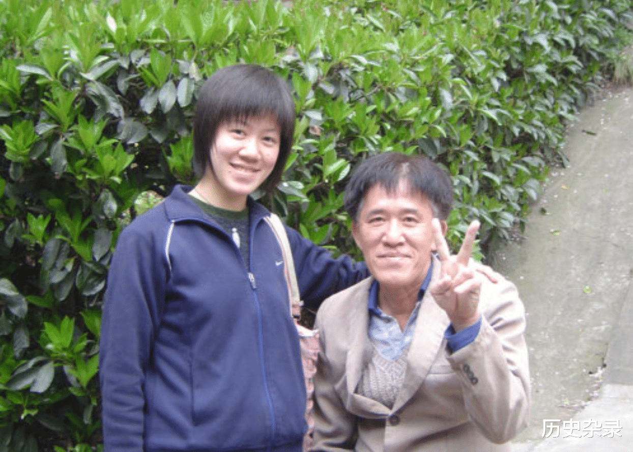 「高考」13年前那个高考763分，还背着瘫痪父亲上学的黄来女，现状如何？