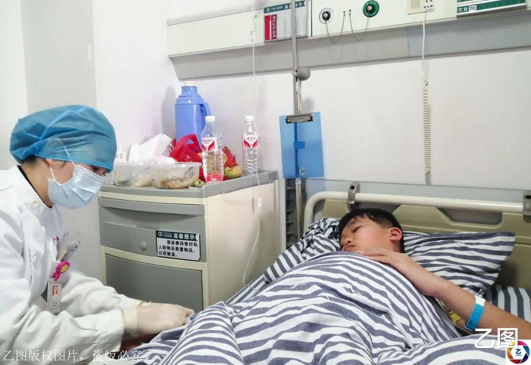 「海螺水泥」儿子女儿先后癌症，妻子要放弃女儿，丈夫用“抓阄”决定救哪一个