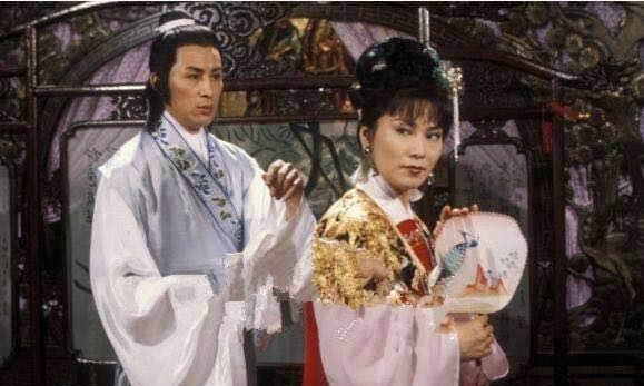 #关聪#67岁香港演员转行摆地摊:时代抛弃你的时候,连一声再见都不说