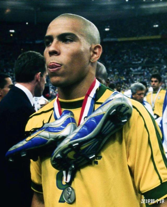 「巴西队」他是98世界杯罗纳尔多室友、齐达内穿裆对象、在06世界杯上系鞋带