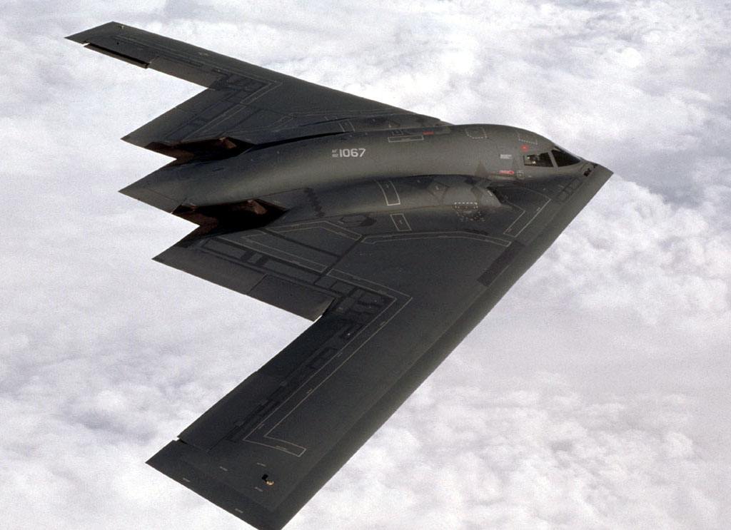 #b-2轰炸机#这才是真正摧毁利器，一旦开战必先销毁，全球仅2国有能力抗衡