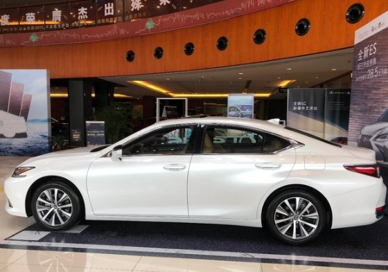 雷克萨斯ES:奥迪A6L和雷克萨斯ES哪款车档次高,应该如何选择?