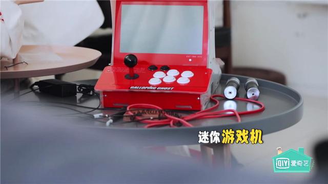 秦霄贤|德云社富二代秦霄贤，这住宅一点也不壕，客厅变“狗宅”