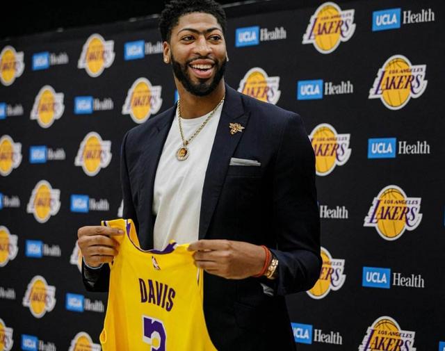 安东尼·戴维斯@浓眉哥拒绝湖人的续约合同!这一点都不奇怪,原因主要有两点