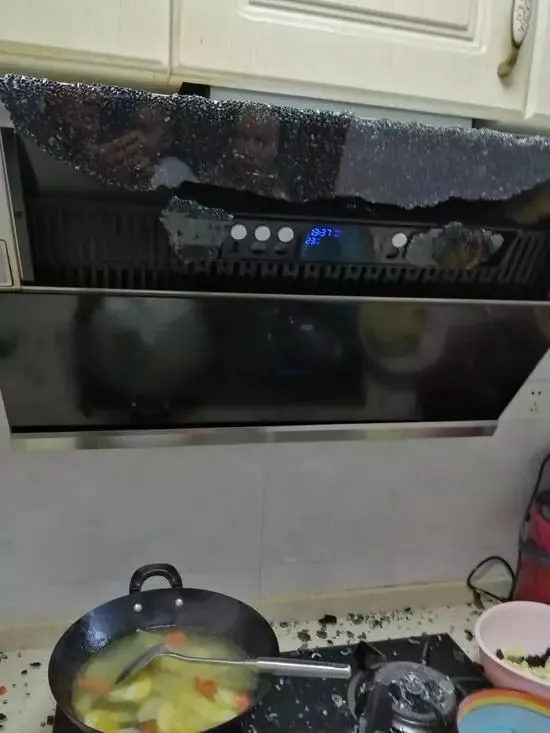 客服|网购抽油烟机半年内竟爆炸2次！