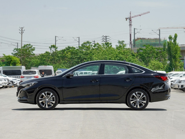 长安逸动|大卖1.6万台，长安逸动成为国产热门家轿，关键只卖6万多