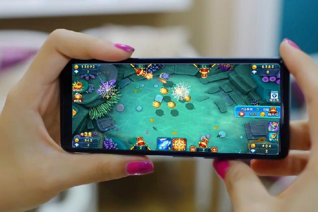 海信|那些采用奇葩造型的手机,镜头厂乱入,仅此一家