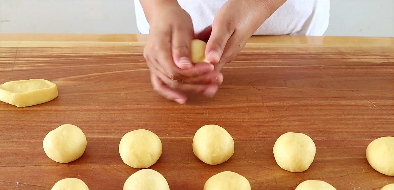 面包|家常版小面包做法，不用烤箱，出锅蓬松暄软，又香又甜