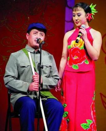 『王小宝』做赵本山弟子17年，低调\王长贵\曝光奢华住宅，妻子和他像两代人