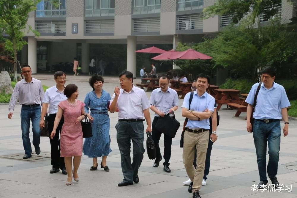 中学|教育部发布通知，中小学生迎来好消息，大学生迎来一个“坏消息”