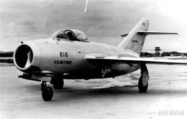 核弹头|中国飞行员叛逃,结果敌方无人接应,最后撞山机毁人亡