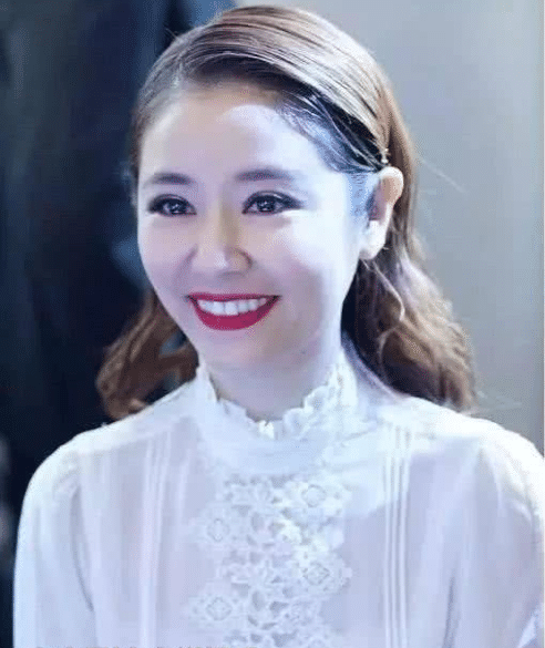 「林心如」有种“整容”叫林心如老了,离开滤镜变这样子,网友:像没洗头