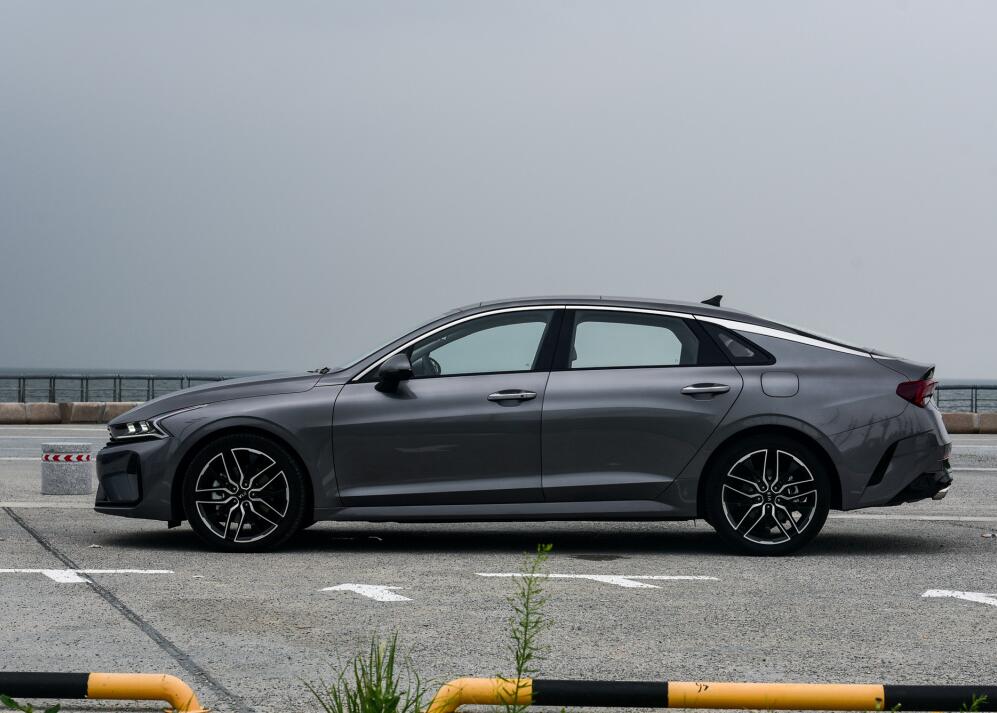 驾驶|集所有大成为一体,韩系车终于要崛起了?全新K5凯酷产品力非常强