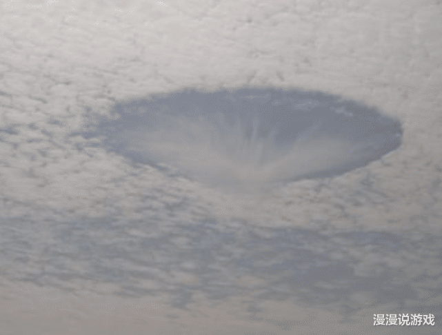 「科学家」奇异的天空神秘现象，天空出现缺口，可能是“第三世界入口”？