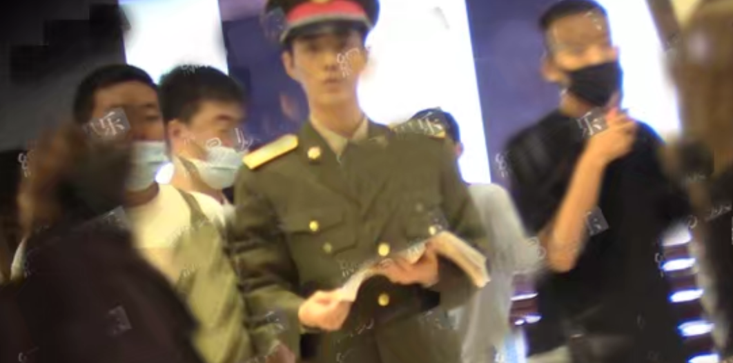 肖战|美颜盛世！肖战新剧军装造型曝光，气质冷峻褪去青涩男人味十足