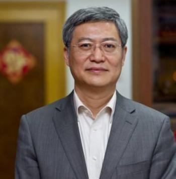 李瑞英|曾“央视一姐”李瑞英，儿子坠楼依旧主持工作，被骂“六亲不认”