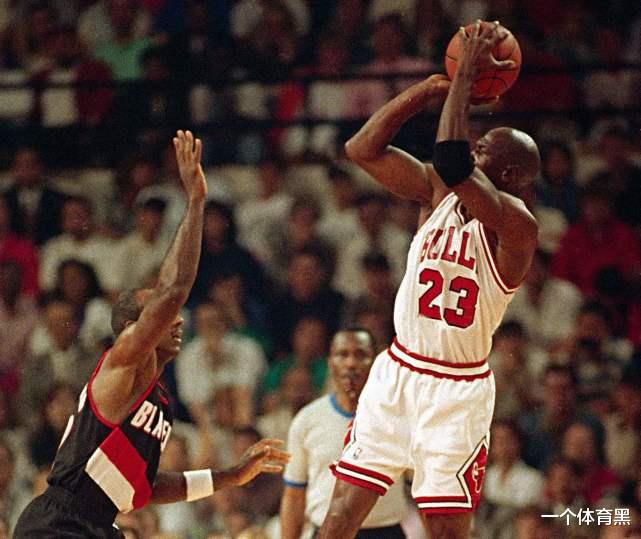 季后赛|单个季后赛砍下700分有多难？现役两超巨上榜，詹姆斯748分排第二