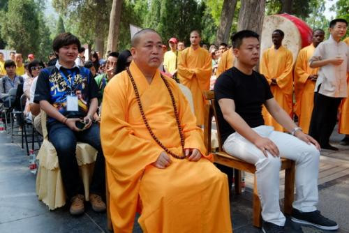 琥珀|释永信的佛珠有多珍贵？8串都是世间孤品，一串可换北京一套房