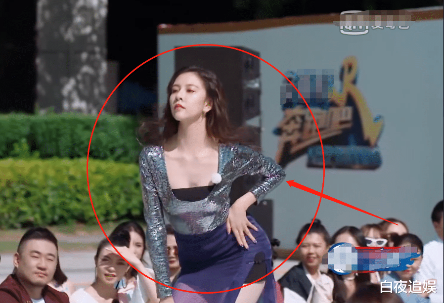 热舞@宋妍霏《跑男》跳热舞，谁注意到郑恺李晨表情？已婚跟未婚的区别
