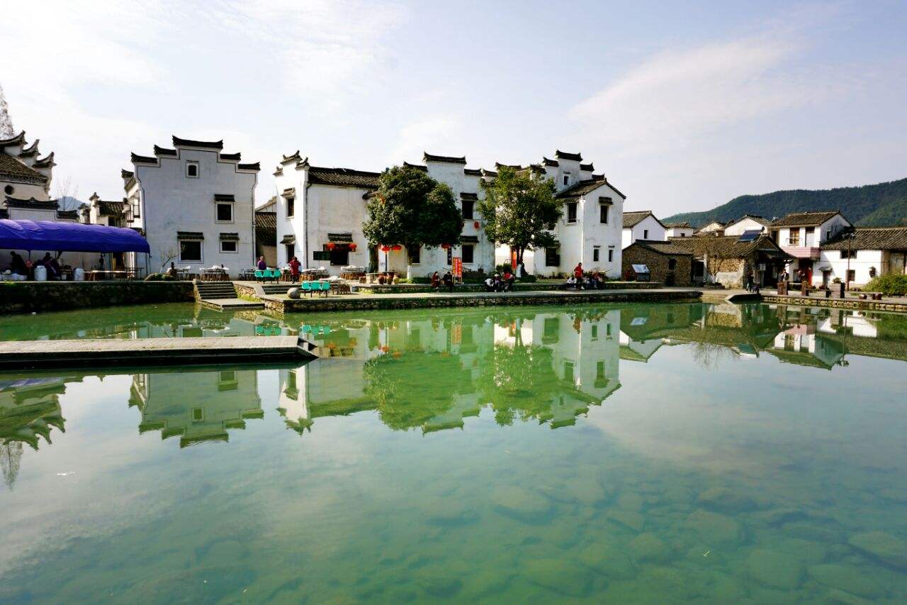 「古镇」这个古镇是孙权故里，明清古建筑保存完整，几乎没有商业化