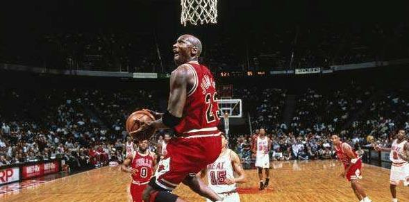 科比·布莱恩特|科比助跑摸高为385cm，排历史第六！那前5位都是谁？