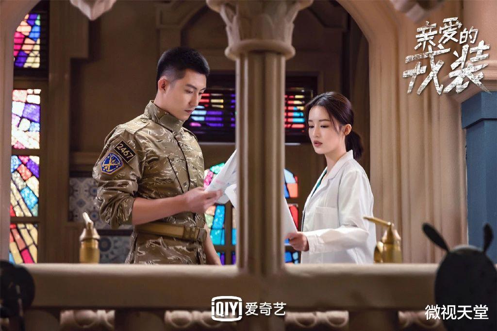 黄景瑜■《亲爱的戎装》杀青,黄景瑜造型俊美霸气,女主李沁又甜又灵