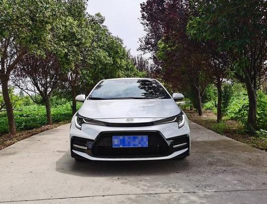 丰田雷凌|人生第一辆车，在轩逸和雷凌之间选择，最后提了雷凌运动版