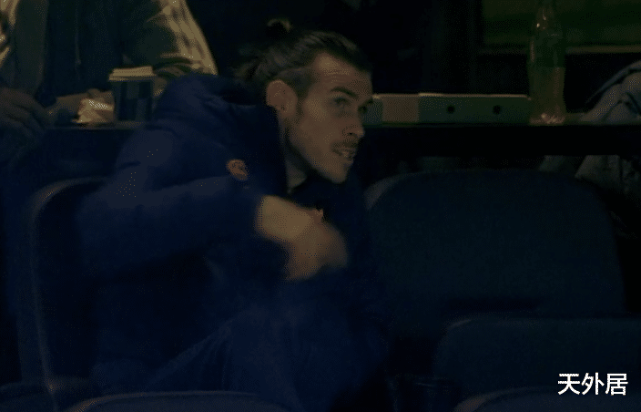 英超|97分钟点射绝平！英超又见神剧情，穆里尼奥气炸了，提前退场