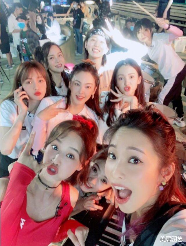 「乘风破浪的姐姐」怪不得都要参加《乘风破浪的姐姐》，看到成团福利后，谁能不心动