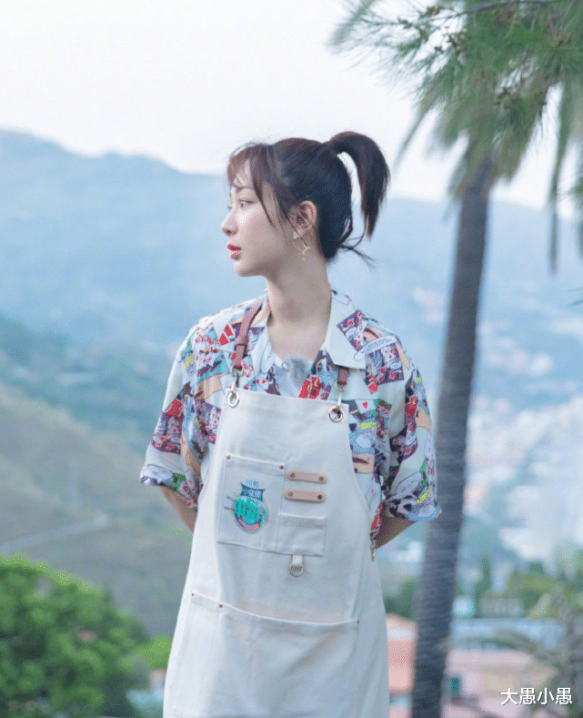「杨紫」有种“进厂重修”叫杨紫减肥，近照脸没帽子大，谁还敢说她胖