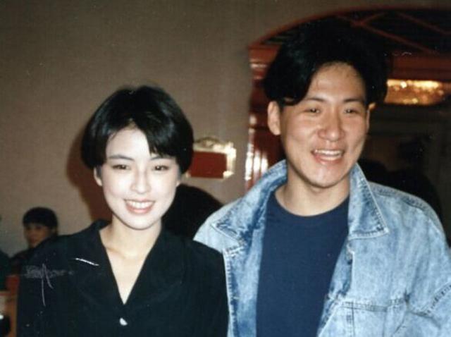 周润发：发哥超神的1989年：4部代表作力压成龙，美女云集的霸王花都难敌