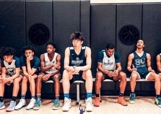 「杜峰」2米22中锋回国，刚战胜布朗宁和扎伊尔，杜峰有意招他入国家队