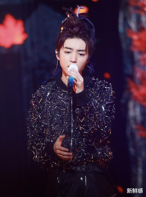 王俊凯|王俊凯为了影视资源发展开始转型？再回《中餐厅》已经是不一样的他了！