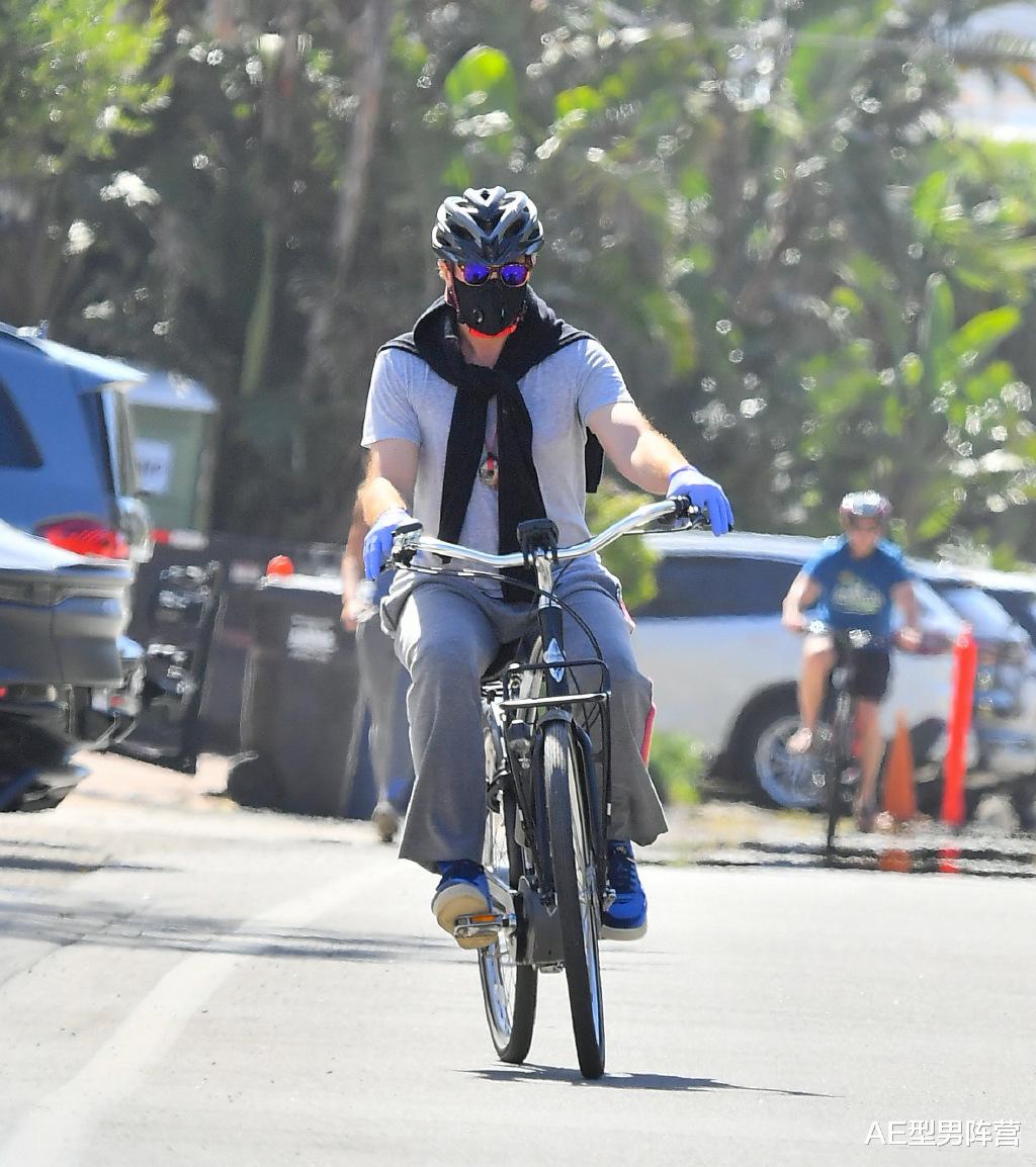 【小罗伯特·唐尼】“钢铁侠”小罗伯特·唐尼长胖了!体重超160斤,马克战甲穿不下啦