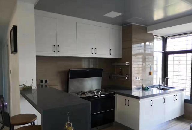 |新房装修三个月终于搞定，电视背景墙奢华大气人人夸，采光超棒