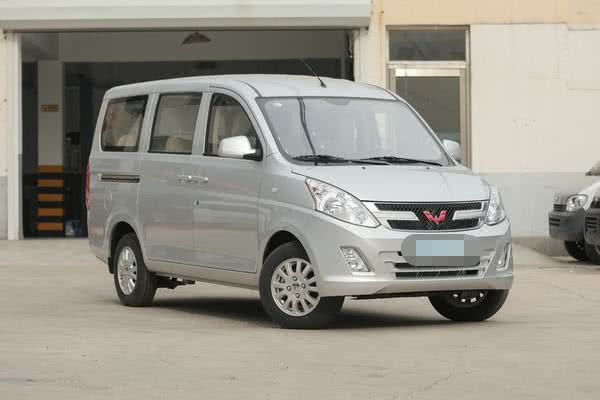 「轿车」“神车”五菱宏光为啥卖不动了？不是穷人变少了，原因都在这