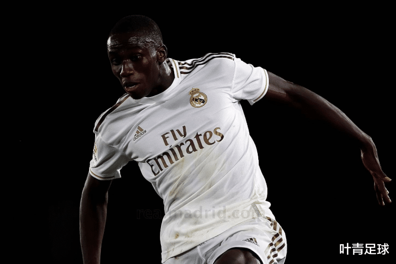 皇家马德里|齐达内眼光太毒辣!皇马MVP让巴萨沦为笑柄,球迷炸锅了