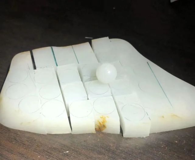 康熙通宝|玉饰良缘丨和田玉“老坑料”和“新坑料”有什么不同？