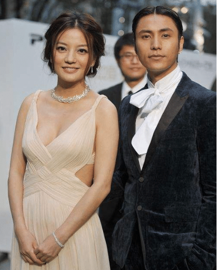 赵薇|当43岁赵薇撞上49岁范文芳，才知“砸钱”保养与天然美的差别