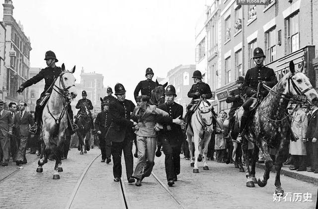 老照片|25张老照片，告诉你真实发生过的怪诞历史