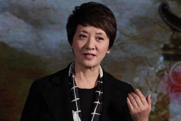『邓婕』62岁邓婕前夫，离婚后身价上亿，如今再谈邓婕直言自作自受