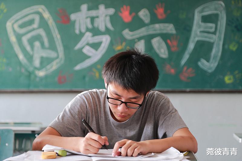 两代人■跨越两代人的高考,从非典到新冠,原来2003年已经是17年前了