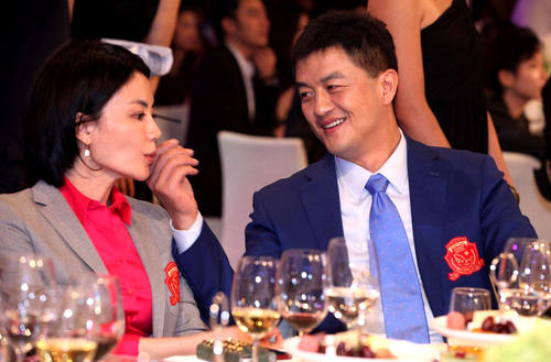 李亚鹏|李亚鹏与许晴公布恋情？全家一起吃饭，相当开心