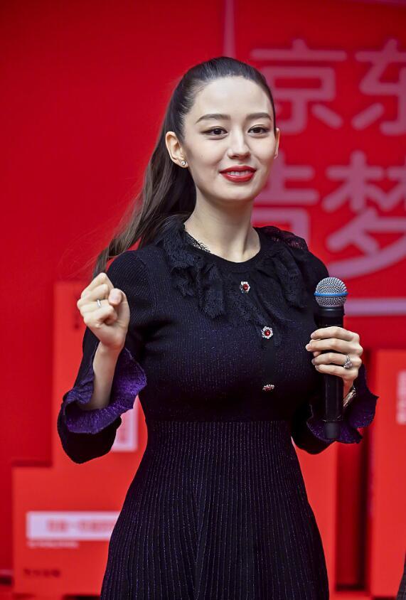 卓义峰|郎朗吉娜合体捞金，夫妻摸孕肚与宝宝互动，曝孩子听钢琴声会胎动