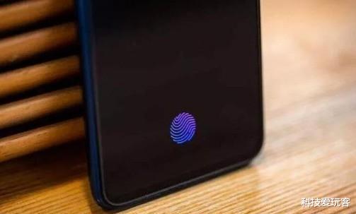 苹果：苹果屏下指纹姗姗来迟！曝iPhone12Pro迎新解锁方式：保留FaceID