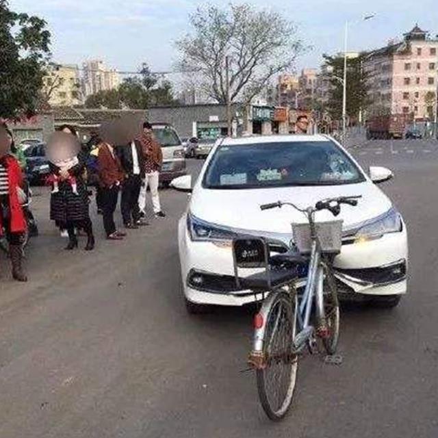 本田雅阁：又一“纸糊车”暴露了，看到事故现场，车主：真不愧是易拉罐