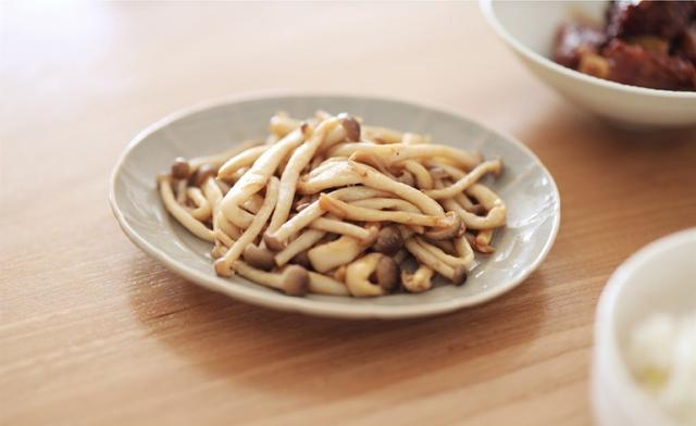 【蟹味菇】一个男人的精致午餐，悄悄走红朋友圈，网友：生活品质，与钱无关